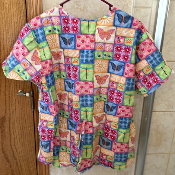 Quilt pattern with butterflies and dragon flies - Picture 2 of 2